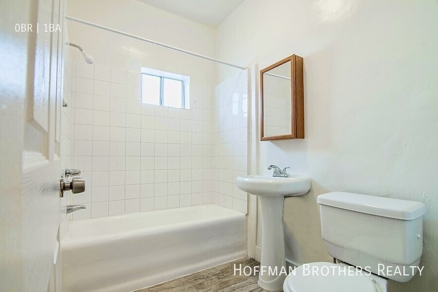 Building Photo - 921 S Bonnie Brae St