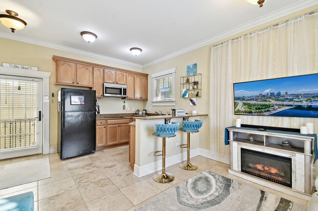 Building Photo - 509 S Willow Ave