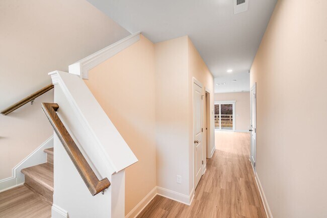 Building Photo - 645 Brookwood St