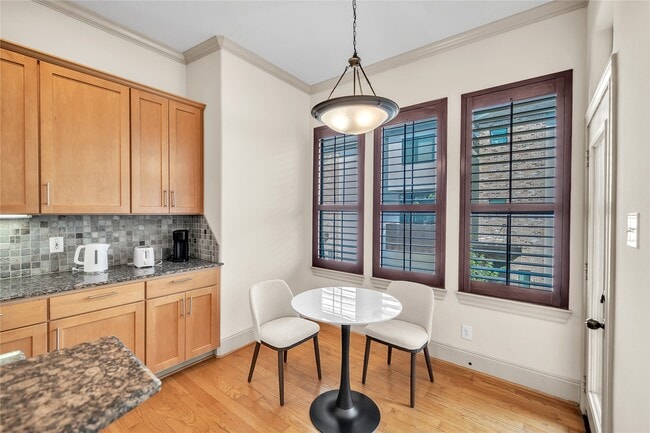 Building Photo - 2318 Camden Dr