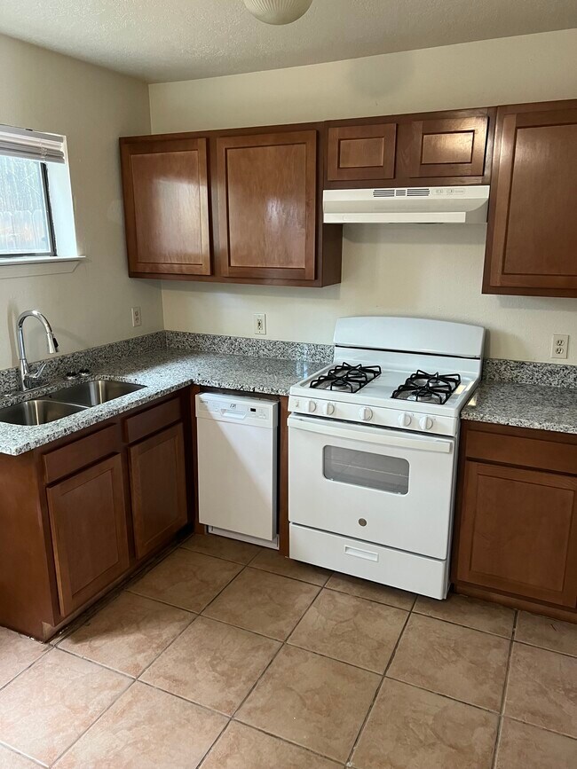 Building Photo - 1500 Luisa St