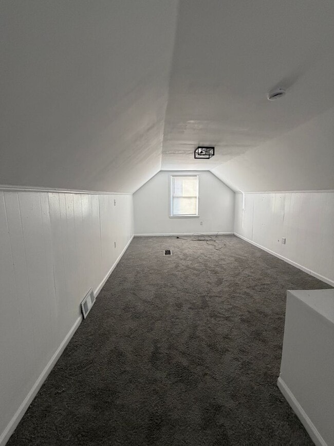 Building Photo - 3 bedroom Fully renovated Westside Bungalow