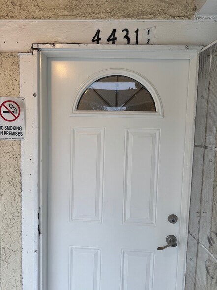 Building Photo - 4433 3/4 Towne Ave