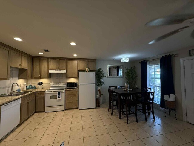 Building Photo - 101 E Capricorn Dr