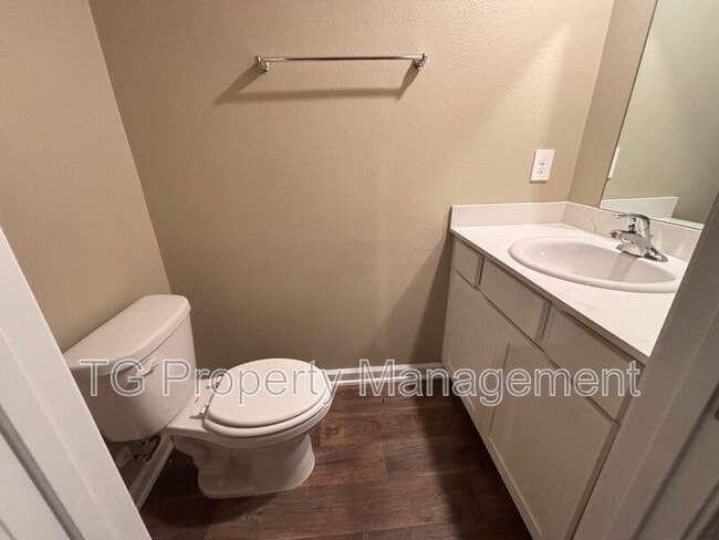 Building Photo - 903 Rivertree Pl