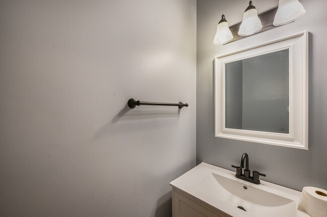 Building Photo - 1011 Willow Ridge Dr