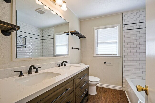 Building Photo - 4425 NW 31st St