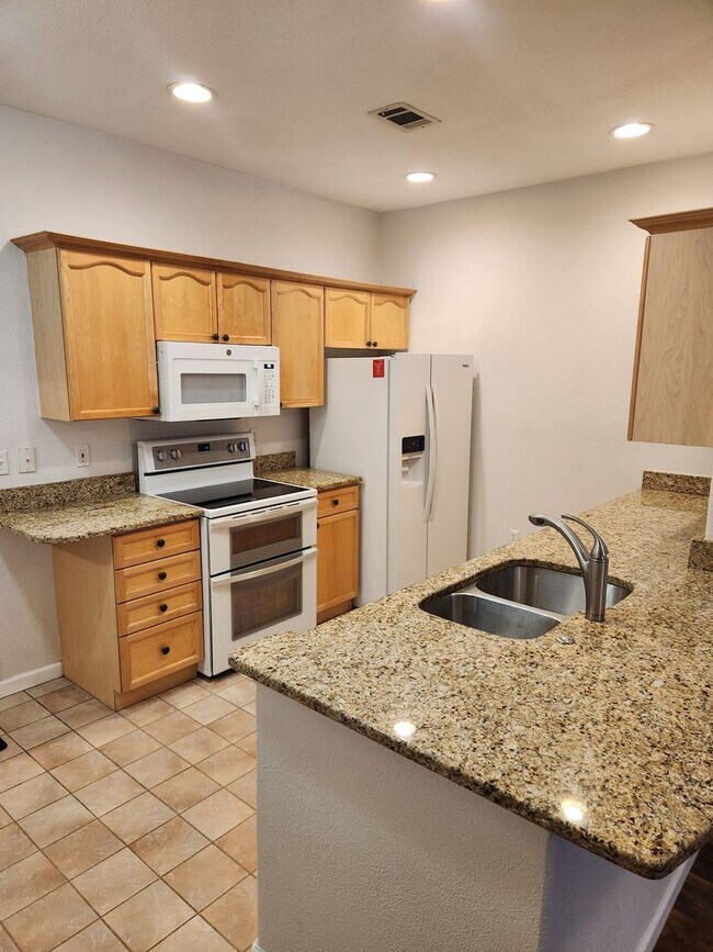 Building Photo - 4005 S Dillon Way