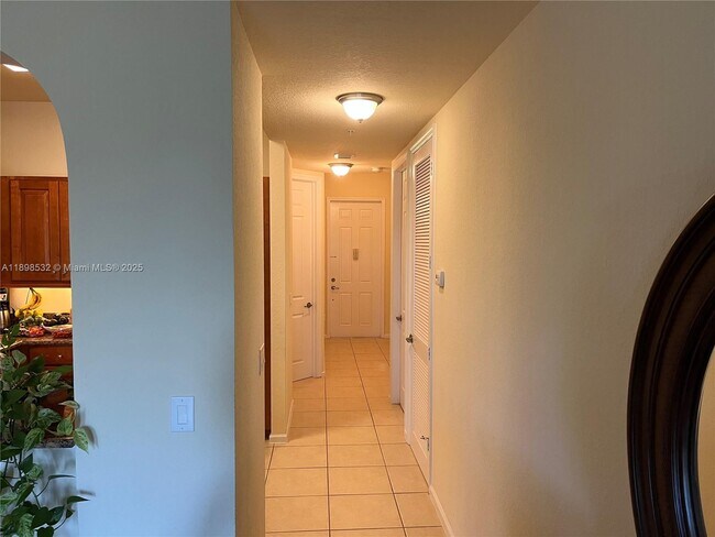 Building Photo - 3500 Oaks Clubhouse Dr