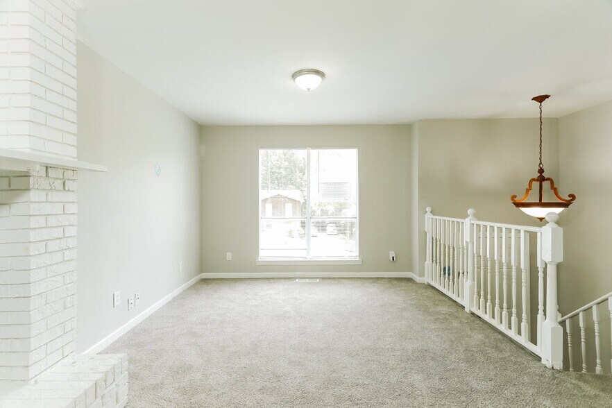 Building Photo - 232 Glenvalley Ln NW