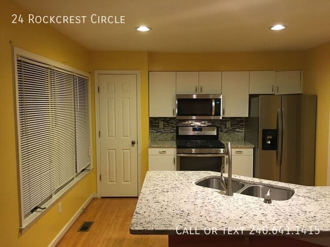 Building Photo - 24 Rockcrest Cir