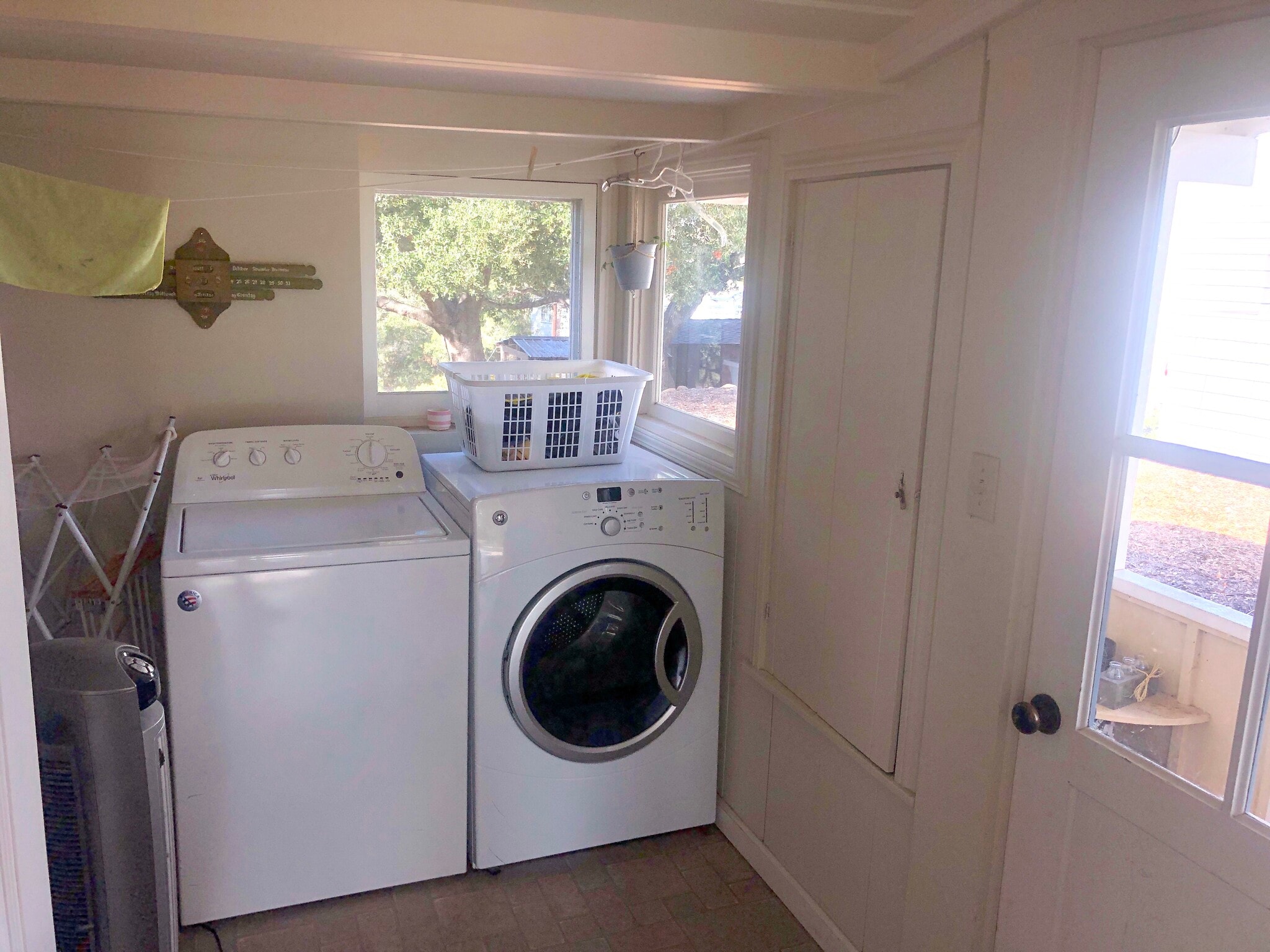 Laundry room - 880 Cambridge Dr