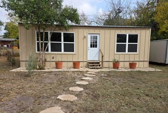 Building Photo - 505 East Ln