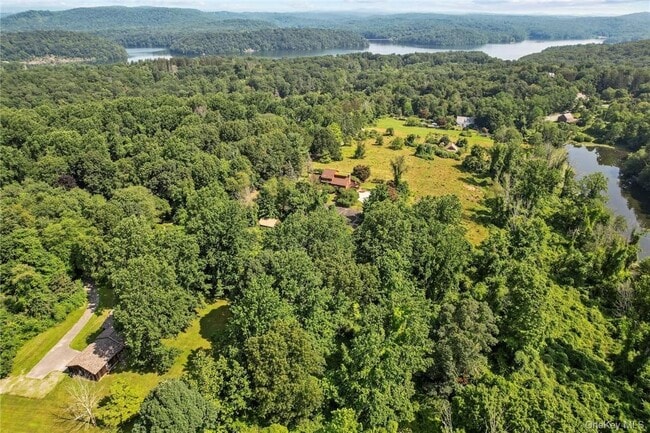 Building Photo - 20-A Apple Bee Farm Ln