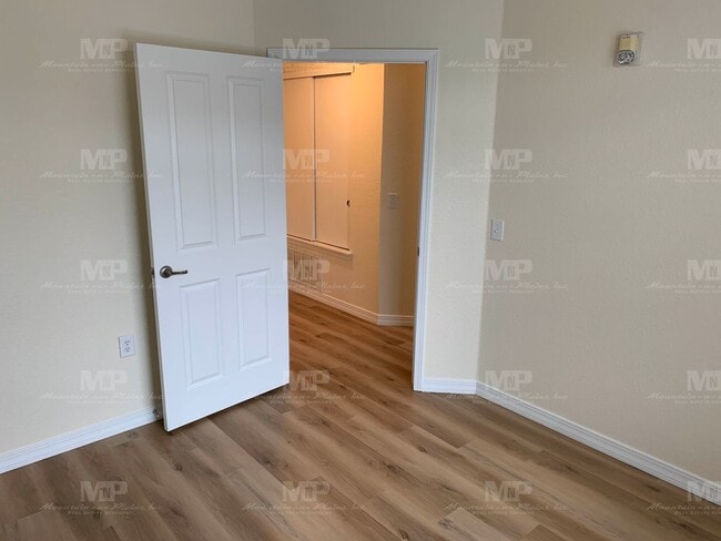 Building Photo - 2133 Krisron Rd