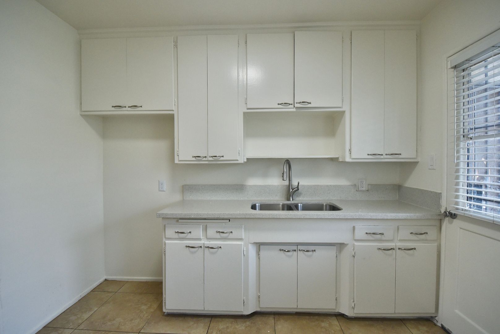 Building Photo - 6308 Vineland Ave