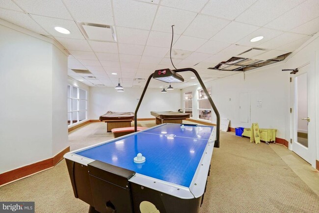 Building Photo - 307 Yoakum Pkwy