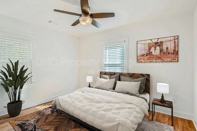 Building Photo - 406 S Columbia Dr