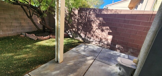 Building Photo - Charming 3 bedroom home with great curb ap...