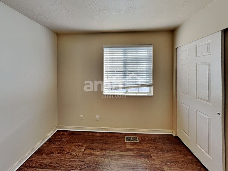 Building Photo - 1920 Sergeant Dr