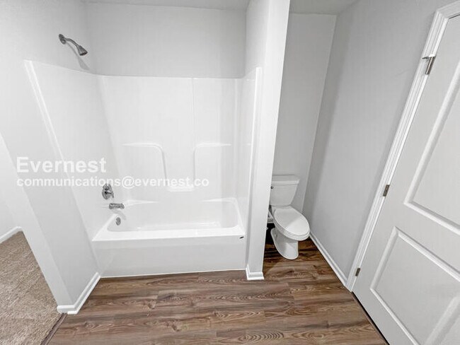 Building Photo - 4 Bed, 2 Bath Home with Garage / Pet-Friendly / Coming Soon!