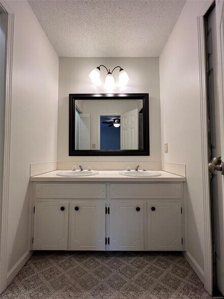 Building Photo - 5725 Bangor Ct