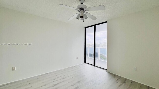 Building Photo - 20515 E Country Club Dr