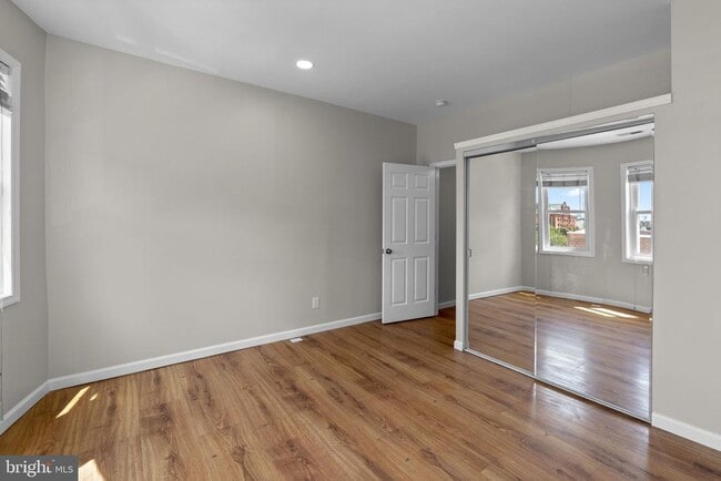 Building Photo - 1305 Light St
