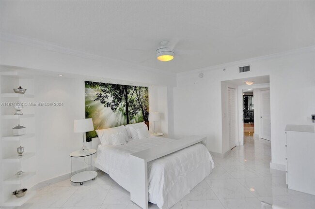 Building Photo - 16699 Collins Ave