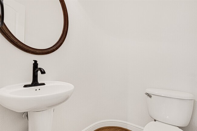 Building Photo - 5509 Darling St