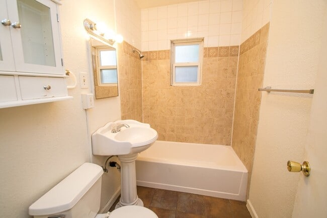 Building Photo - 2311 Spruce St