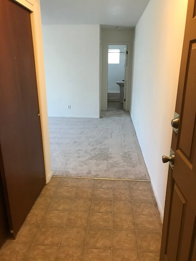 Building Photo - 105 NW College Ave