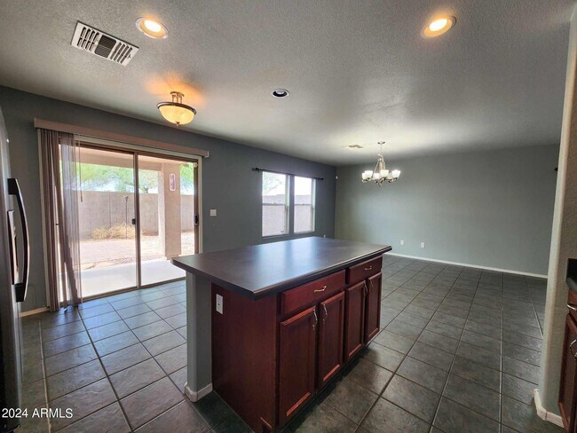 Building Photo - 40443 W Helen Ct