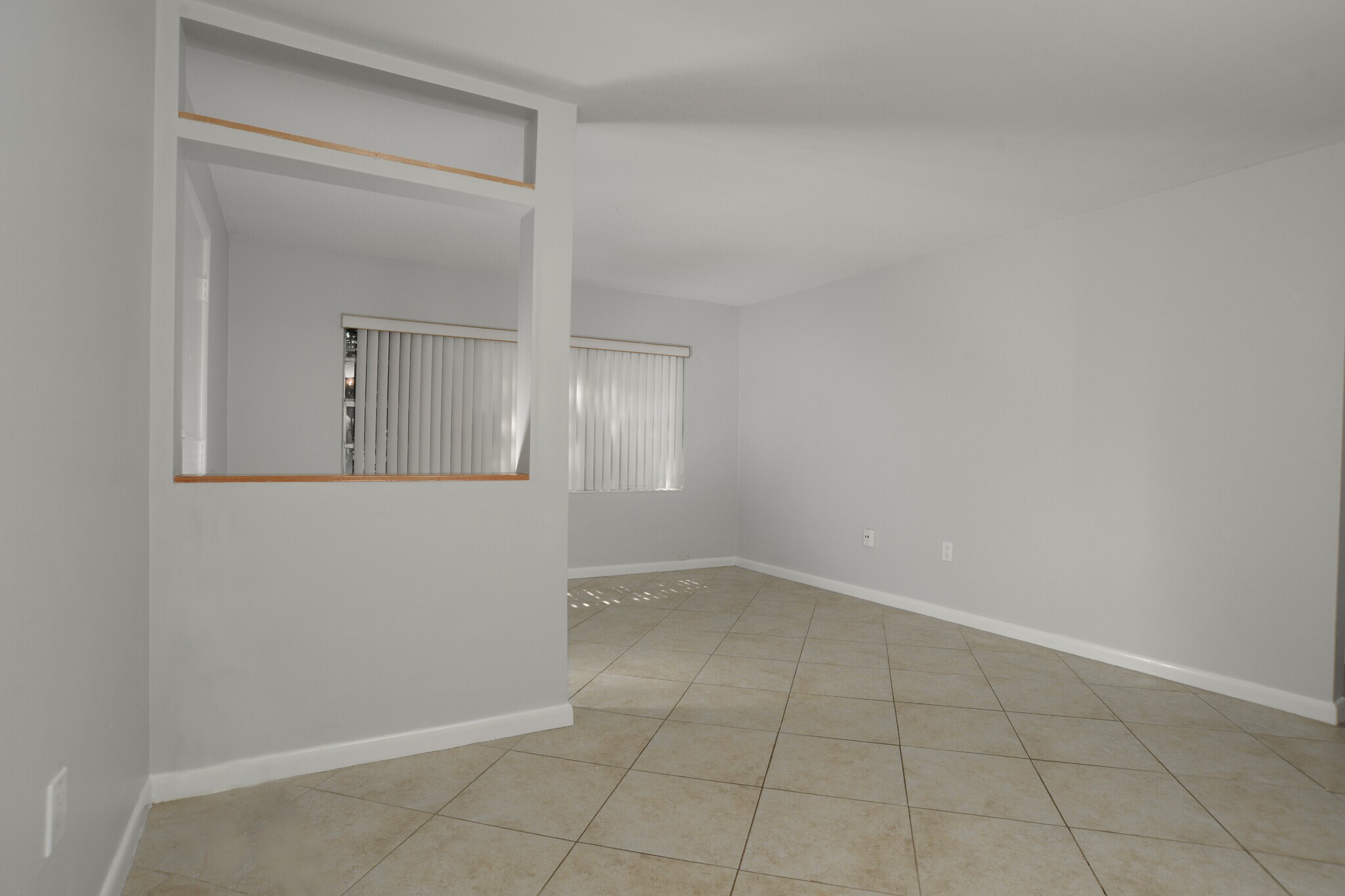 Building Photo - 1018 Park Dr