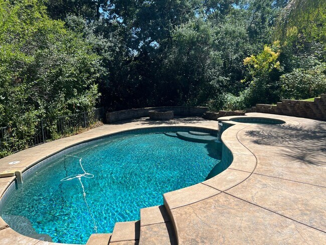 Building Photo - 5 Bedroom Home with a POOL in Folsom