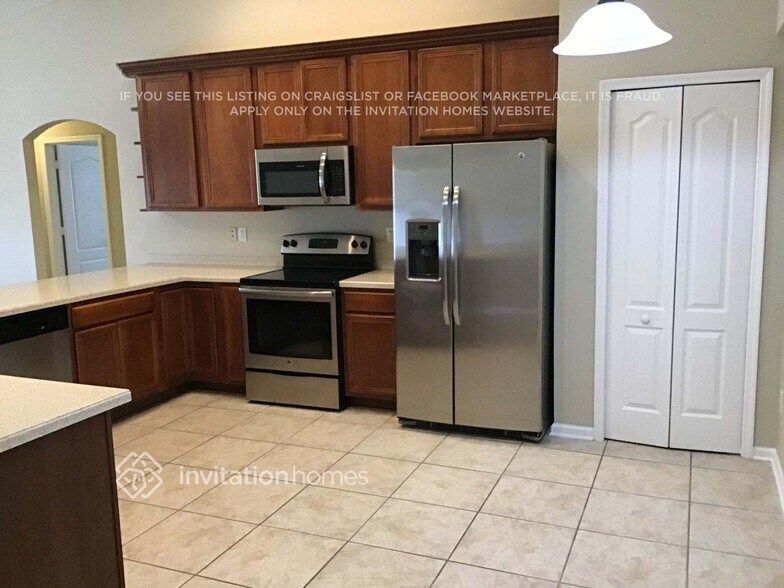 Building Photo - 10890 Birchard Ln