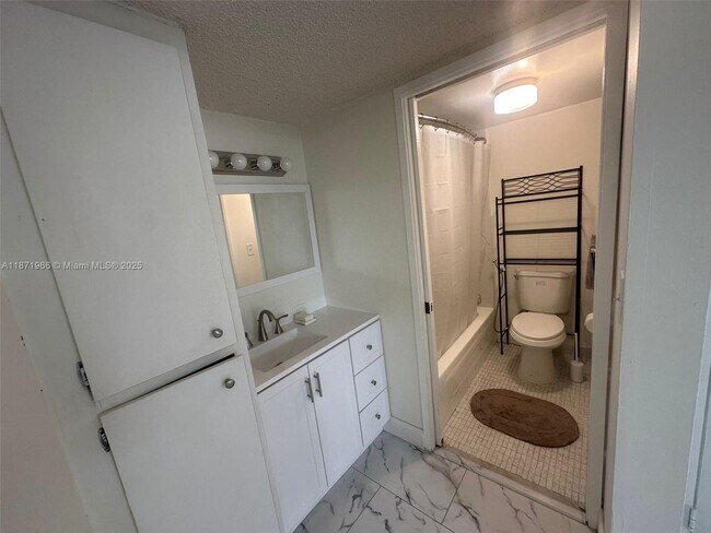 Building Photo - 16909 N Bay Rd