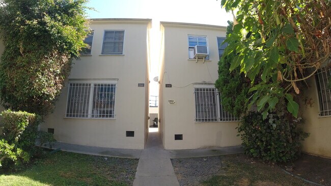 Building Photo - 5944 Melrose Ave