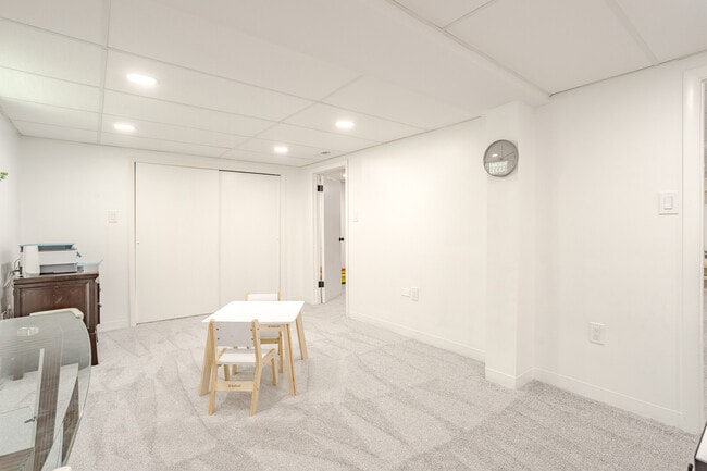 Building Photo - 715 Lamon Ave