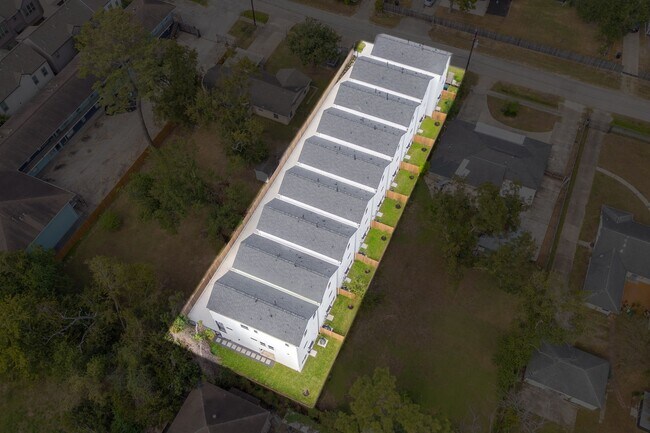 Building Photo - 717 Janisch Rd