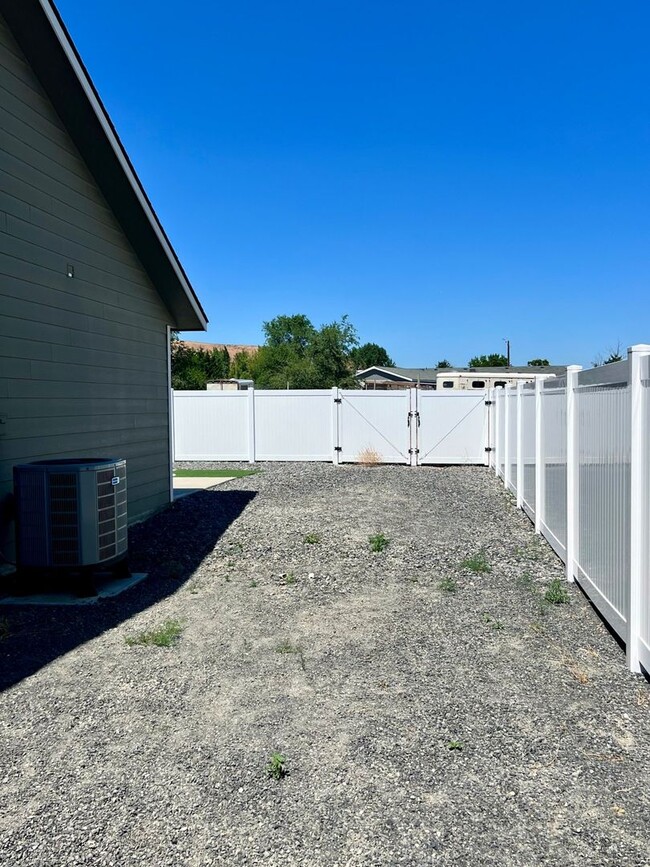 Building Photo - 107 Grant Dr