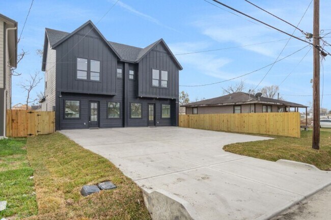 Building Photo - 7956 Bonaire St