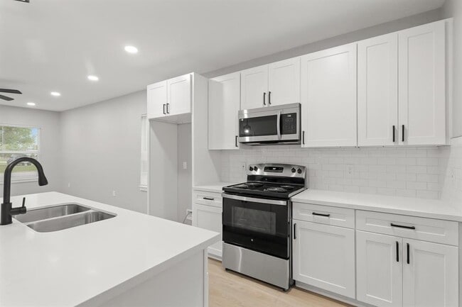 Building Photo - 1006 9th St