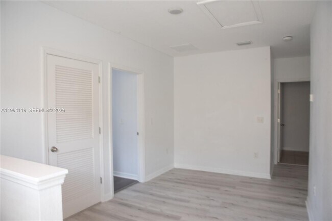 Building Photo - 105 Lacewing Pl