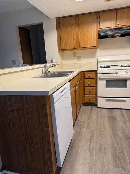 Building Photo - 5345 Stonemeadow Ave