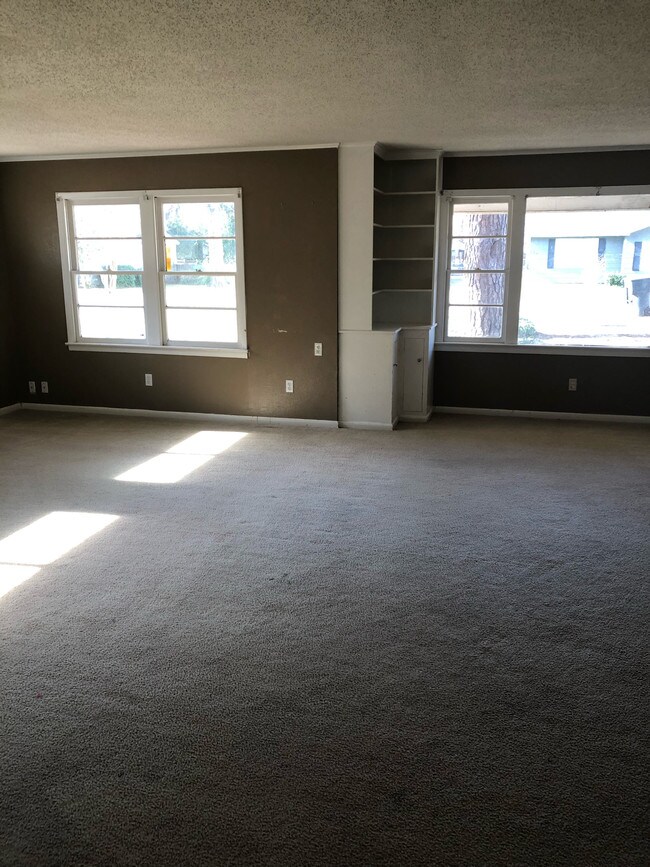 Building Photo - 1204 Waller Ave