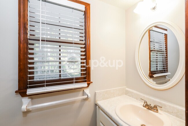 Building Photo - Fantastic 3bd/2.5ba home! Let yourself in!