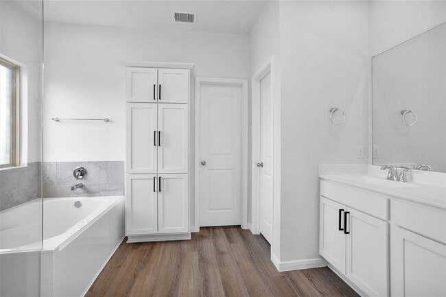 Building Photo - 31411 Raleigh Creek Dr
