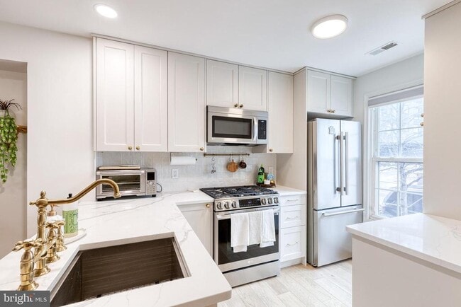 Building Photo - 1928 Aliceanna St