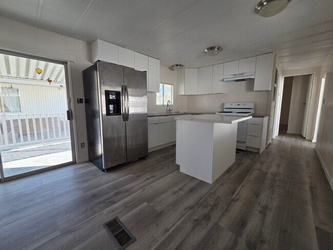 Building Photo - 3601 E Wyoming Ave